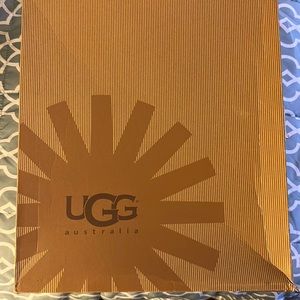 Women UGG twin shell size 8…IT’s COLD OUTSIDE LADIES GET YOUR WINTER BOOTS!
